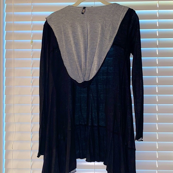 NEVER WORN GUESS CARDIGAN - Picture 2 of 4